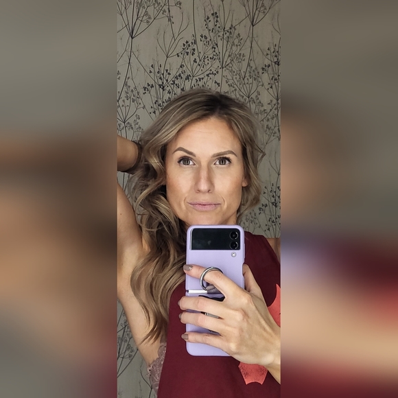 Meet your Posher, Emily - Picture 2 of 2